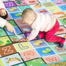 Le crawl de bébé imperméable à l&#39;eau de double-face écologique joue le tapis de gymnastique